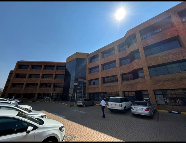 628M² OFFICE TO LET IN SANDTON CENTRAL